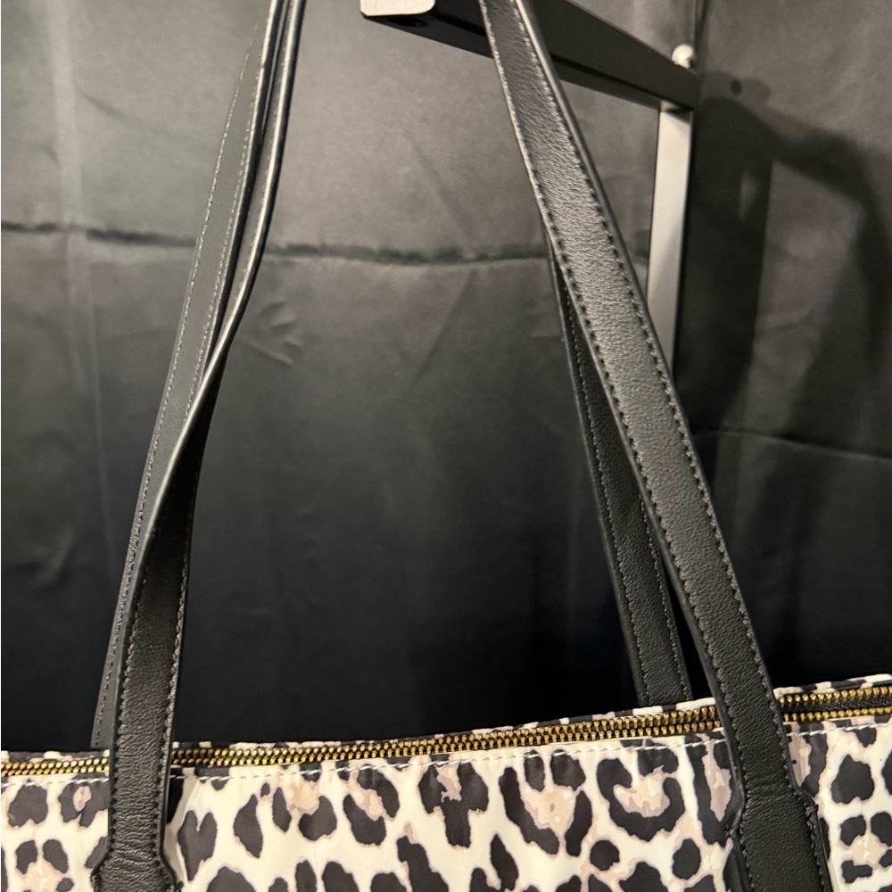 Guess U.S.A. Medium Size Leopard Print Tote Bag - Picture 3 of 7